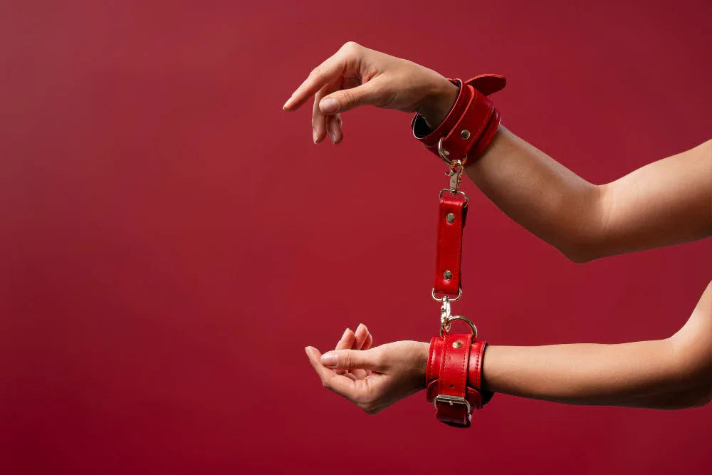 rode handboeien voor bondage en BDSM standjes