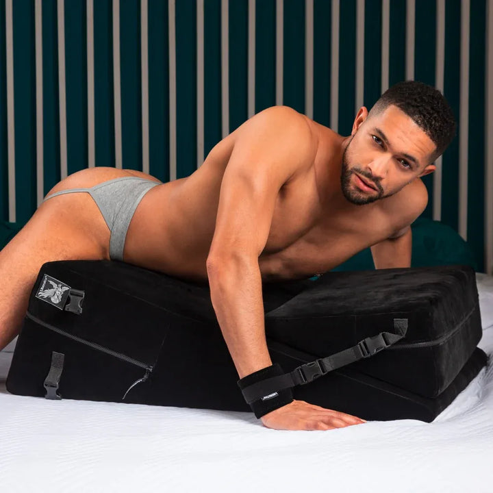 Liberator Wedge/Ramp zwart Label w/cuffs | Bondage kussen - Liberator | SIN&LACE