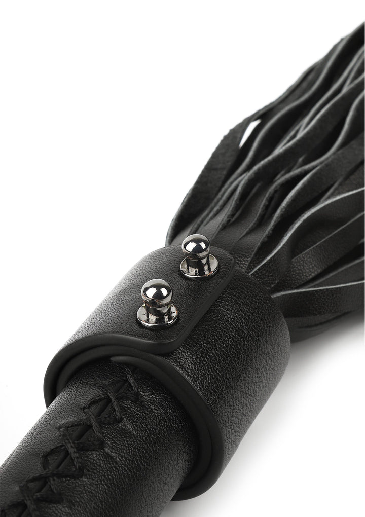 Hidden Desire Genuine Leather Whip zweep