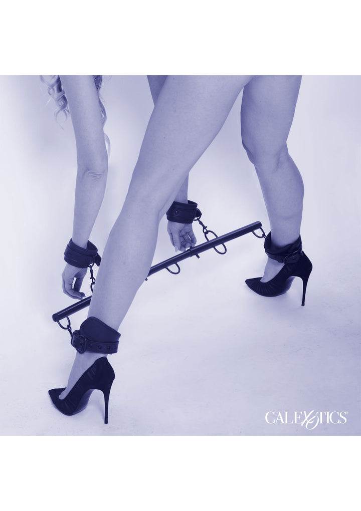 CalExotics Spreader Bar with Cuffs spreidstang